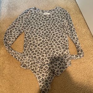 Worn once Abercrombie soft knit leopard bodysuit sz Small
